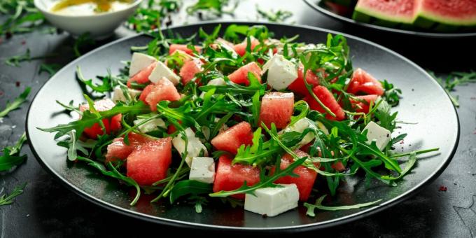 Salade met watermeloen, feta, rucola en balsamico dressing