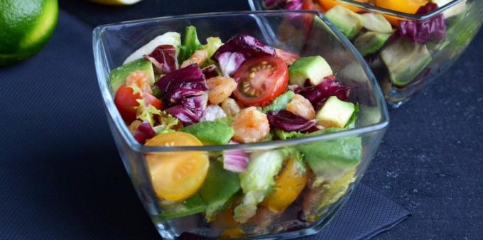 Recepten: Salade met avocado, garnalen en tomaten