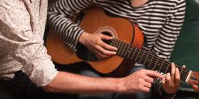 Hoe om te leren gitaar spelen: een gedetailleerde gids voor de onafhankelijke