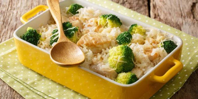 Kip gebakken in de oven met broccoli en rijst