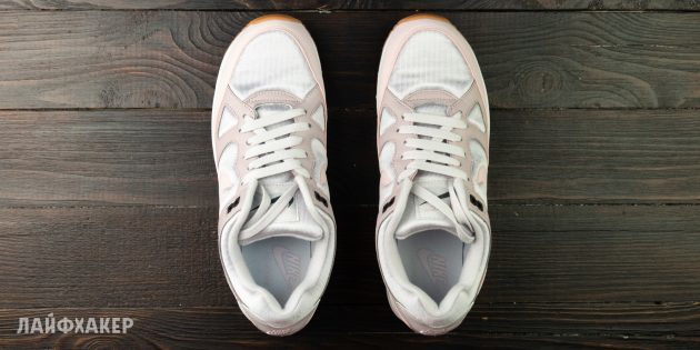 Hoe om kant schoenen en sneakers: rits