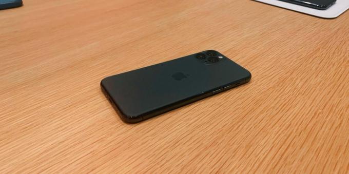 11 iPhone Pro: green dark