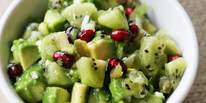 Recepten: Salade met avocado, kiwi, granaatappel en hete pepers