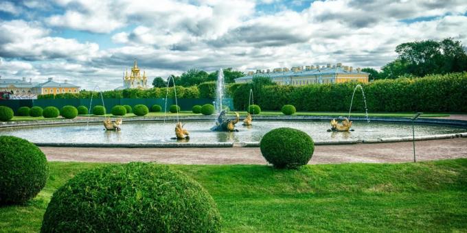 Mooie plaatsen in Rusland. Peterhof