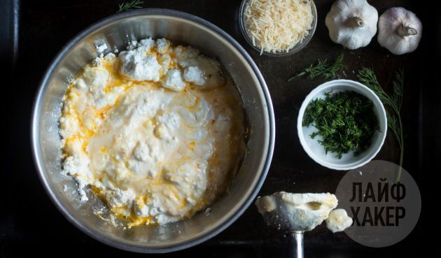 Hoe maak je kwarksoufflé: klop eieren met kwark