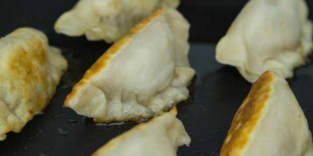 Gyoza-dumplings: bak de dumplings