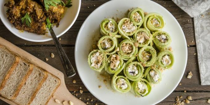 Courgetterolletjes met kip en walnoten