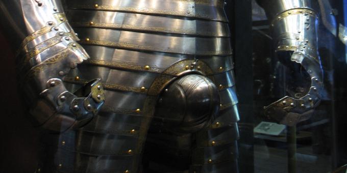 Ridders uit de Middeleeuwen droegen geen gepantserde manchetten om hun geslachtsdelen te beschermen.
