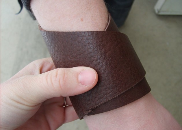 hoe je een lederen armband maken