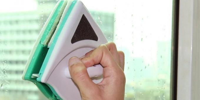 Magnetische borstel voor het wassen van ramen