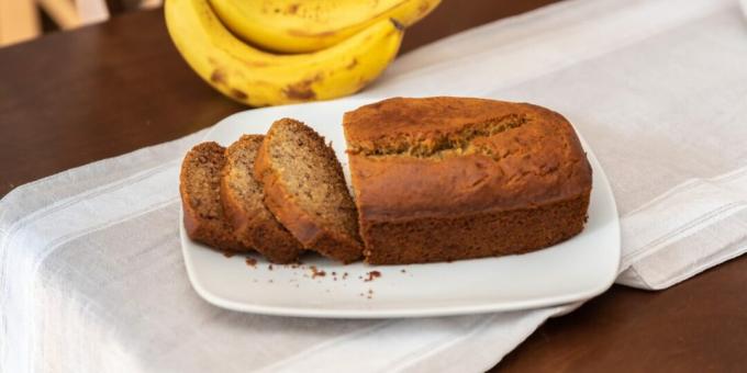 Glutenvrije bananencake gemaakt met kikkererwtenmeel