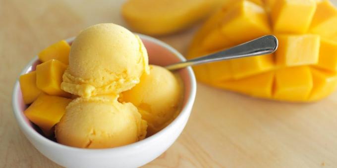 Hoe maak je yoghurt ijs met mango koken