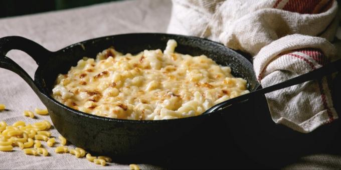 Pasta ovenschotel met ui en feta