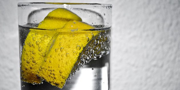 Water met citroen