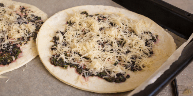 tortilla pizza: koken
