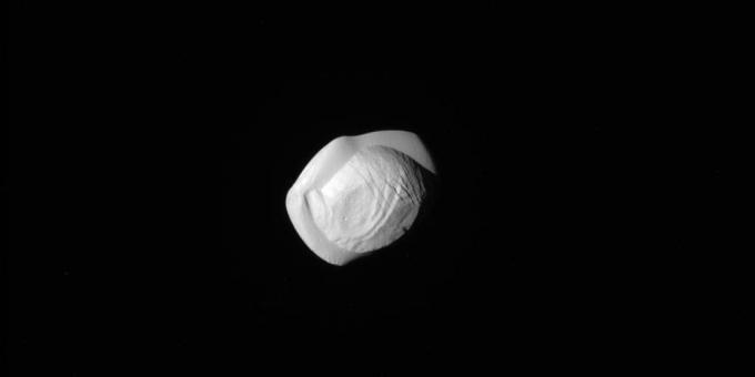 Foto ruimte: knoedel op de baan van Saturnus