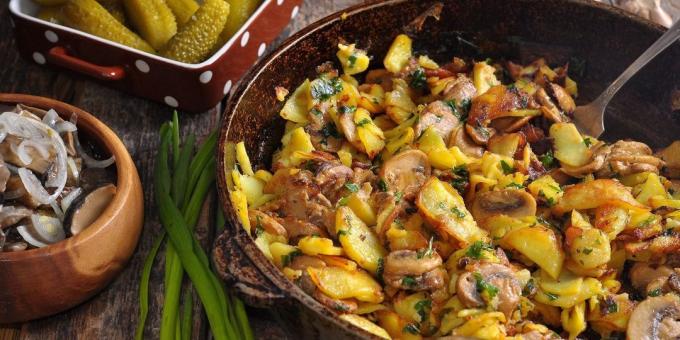 Aardappelen, gebakken met vlees en champignons