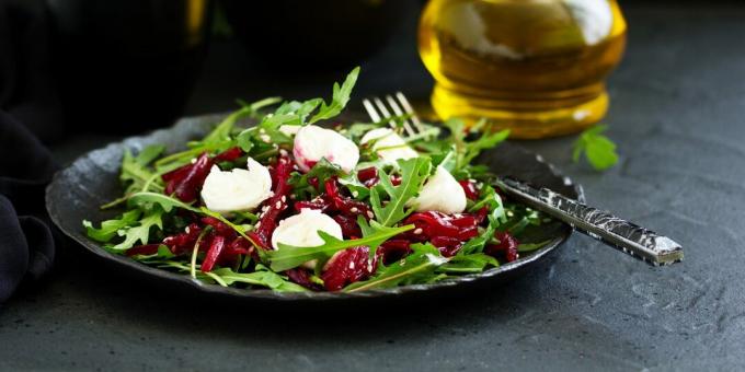 Salade met mozzarella, rucola en bieten: een eenvoudig recept