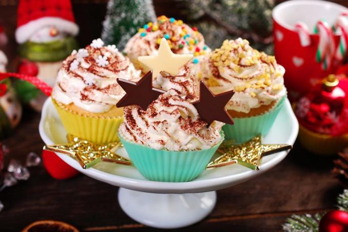 Wat voor te bereiden op het nieuwe jaar: wrongel cupcakes met chocolade