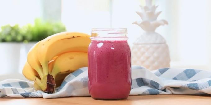 Smoothies c ananas, kersen en banaan