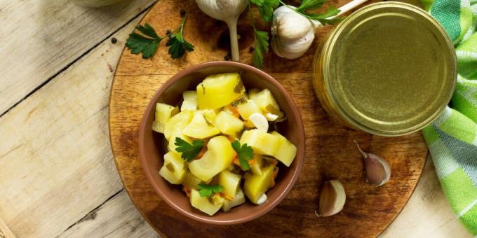 Krokante ingelegde courgette voor de winter