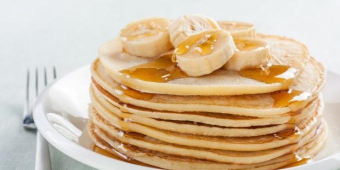 Wat te koken voor het ontbijt: Amerikaans Pannekoek met honing en bananen