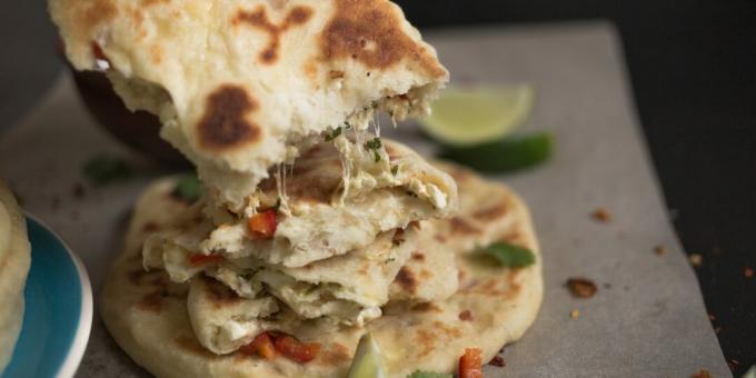 Indiase naancakes gevuld met kwark