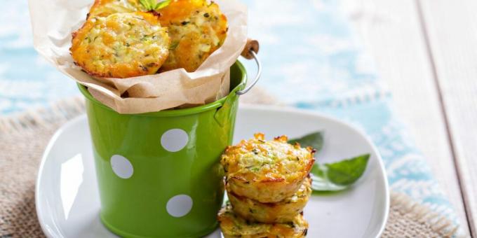 Courgettemuffins met kaas en kruiden