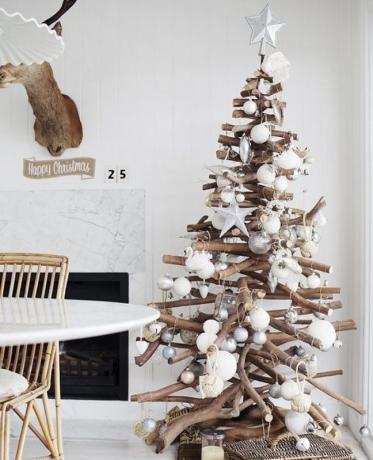 Kerstboom gemaakt van stokken: Hoe het huis voor het nieuwe jaar te versieren