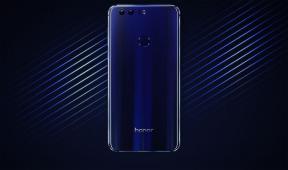Huawei heeft betaalbare smartphone geïntroduceerd Honor 8 in een glazen kast