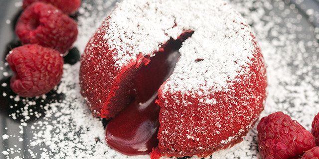 Recepten voor februari 14: Cake "Red velvet" met een vloeibare vulling