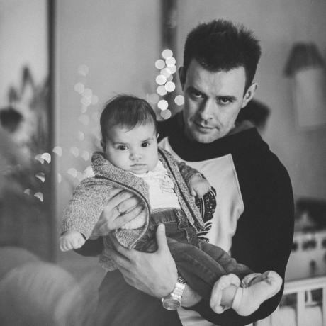 Mikhail Frolov, met een dochter