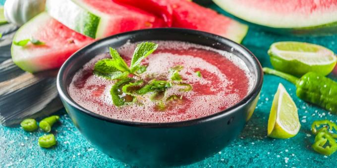 Koude soep met komkommer en watermeloen