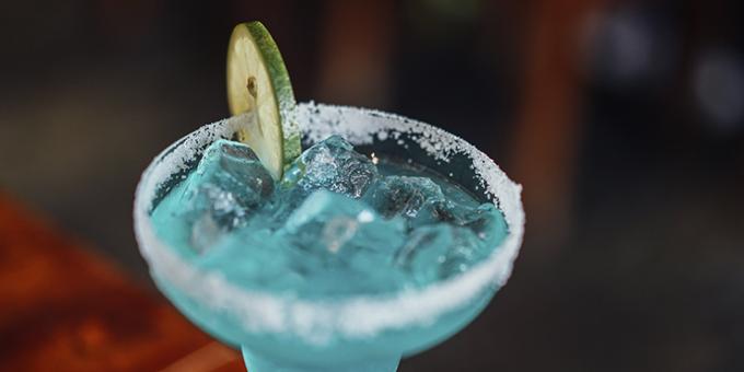Classic alcoholische cocktails: Blue Lagoon