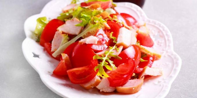 Salade met gerookte kip en tomaten