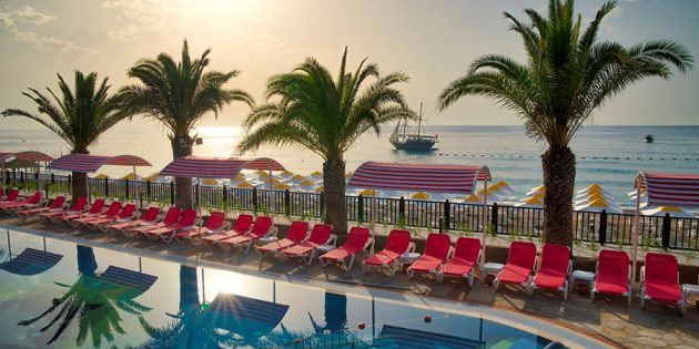 Hotels voor gezinnen met kinderen: Pirates Beach Club 5 *, Tekirova, Kemer, Turkije