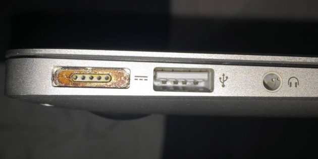 Controleer de connector wanneer deze niet opladen van de laptop met Windows, MacOS of Linux, u