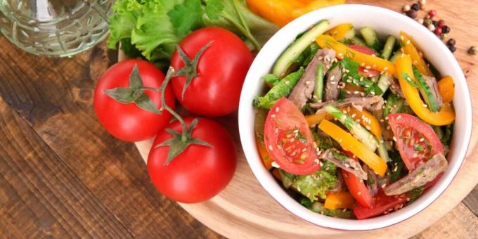 Salade met rundvlees en groenten