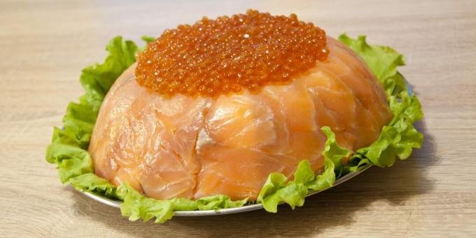 Feestelijke rode vis-garnalensalade: een eenvoudig recept