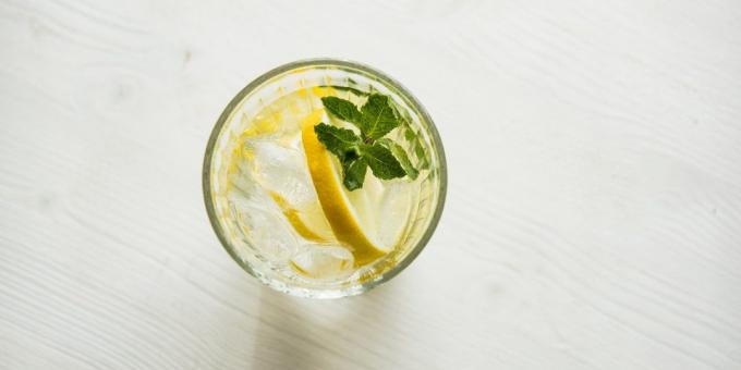 non-alcoholische cocktails: Shpritser van druivensap en soda