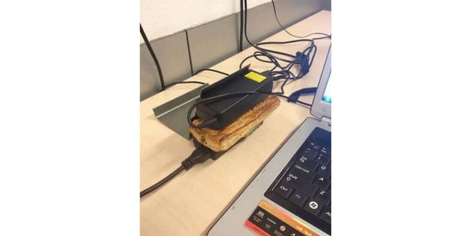 grappig life hacking: het verwarmen van een sandwich