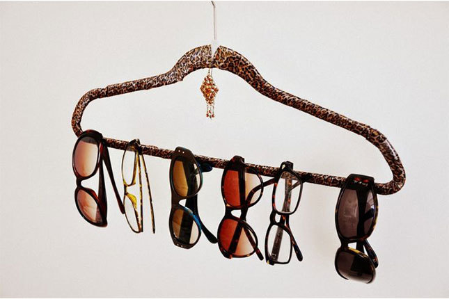 Het houden van dingen in de kast: een hanger voor brillen