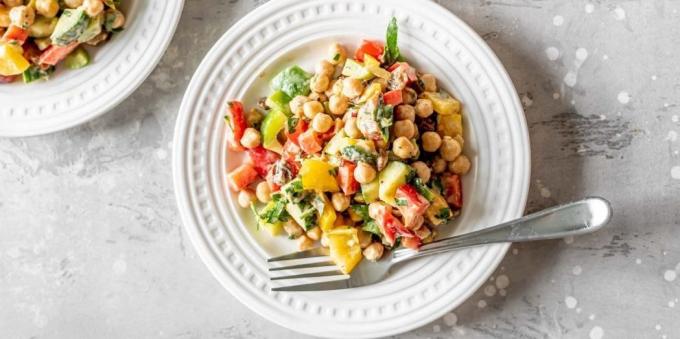 Salade met paprika en kikkererwten: makkelijk recept