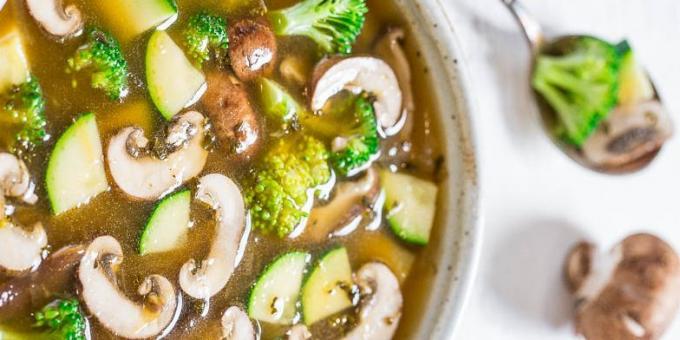 Mushroom soep met broccoli en courgette
