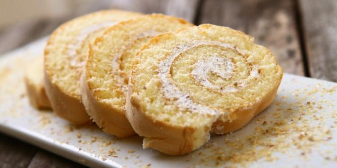 Biscuitbroodje met gecondenseerde melk met citroen en room: eenvoudige recepten