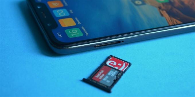 beoordeling Xiaomi Pocophone F1: Tray