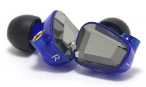 Goedkope in-ear monitor met verwisselbare kabel