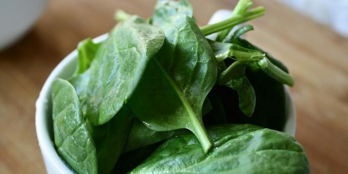 Welke voedingsmiddelen bevatten ijzer: spinazie