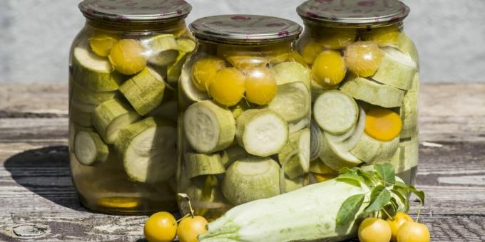 Gemarineerde courgette met kersenpruim voor de winter