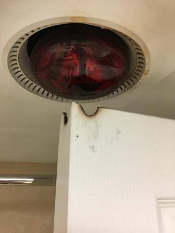 gevaarlijke lamp in de badkamer